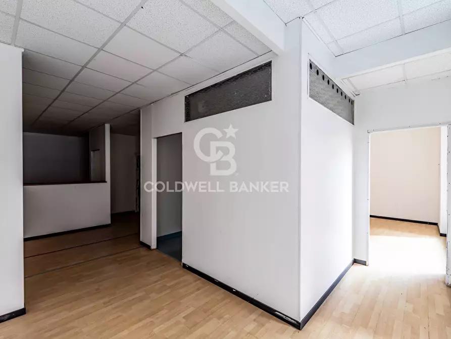 Immagine 1 di Locale commerciale in vendita  in Via Piemonte 20-22 a Acireale