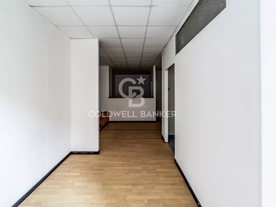 Immagine 2 di Locale commerciale in vendita  in Via Piemonte 20-22 a Acireale