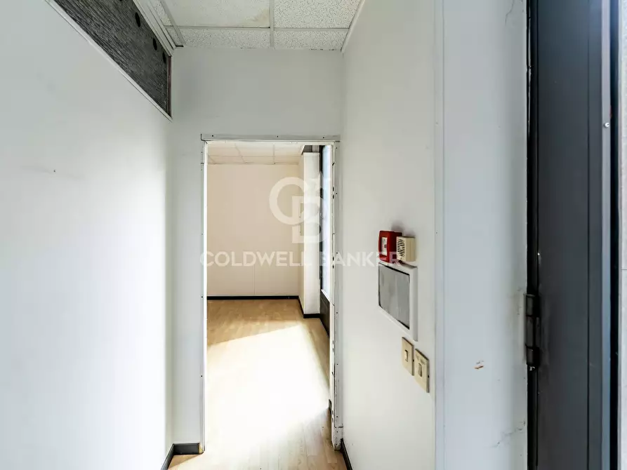 Immagine 3 di Locale commerciale in vendita  in Via Piemonte 20-22 a Acireale