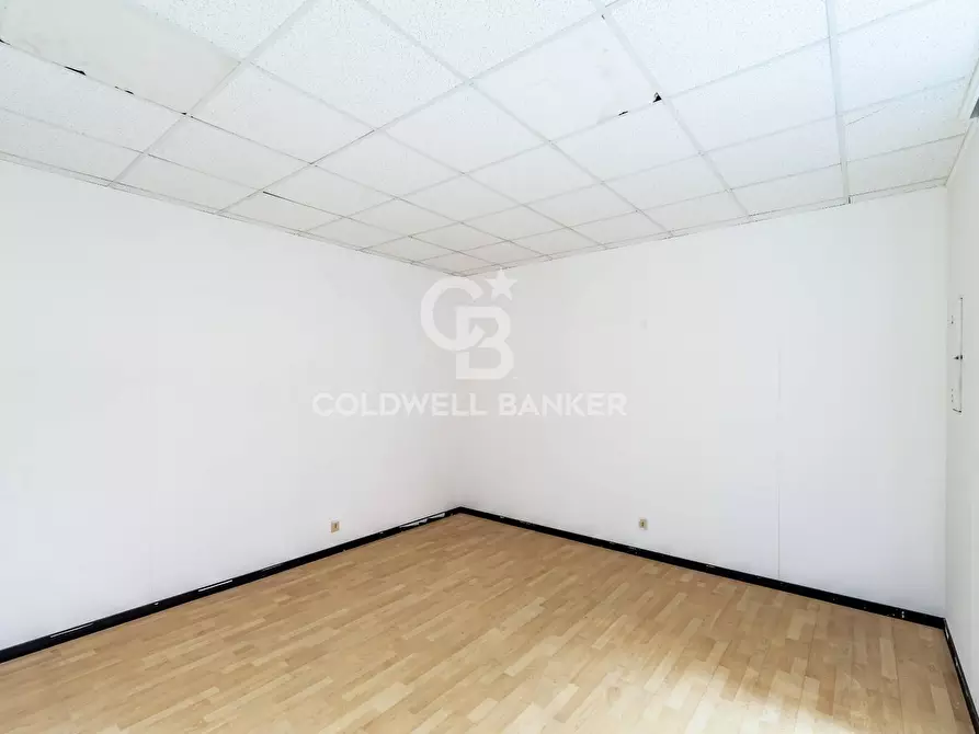 Immagine 4 di Locale commerciale in vendita  in Via Piemonte 20-22 a Acireale