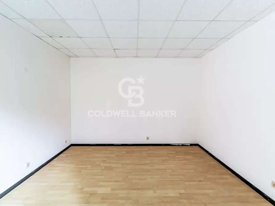 Immagine 5 di Locale commerciale in vendita  in Via Piemonte 20-22 a Acireale