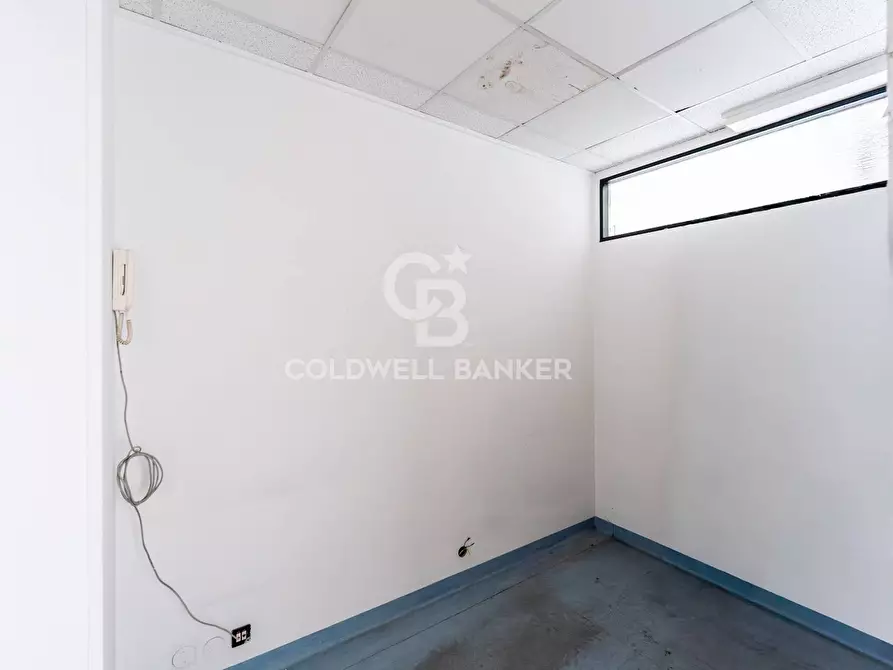 Immagine 8 di Locale commerciale in vendita  in Via Piemonte 20-22 a Acireale