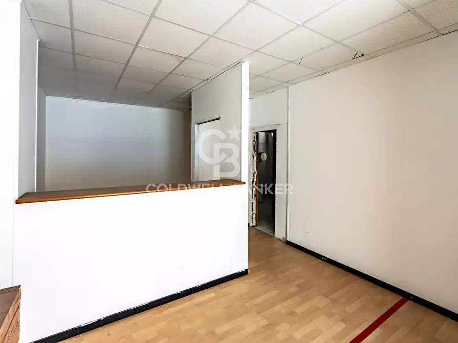 Immagine 9 di Locale commerciale in vendita  in Via Piemonte 20-22 a Acireale