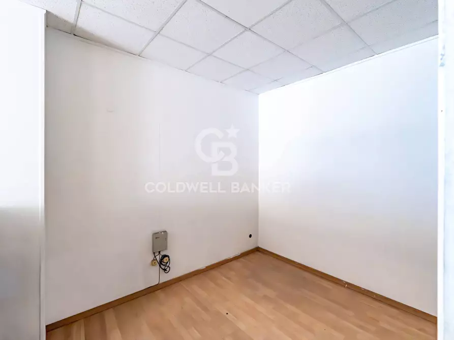 Immagine 11 di Locale commerciale in vendita  in Via Piemonte 20-22 a Acireale