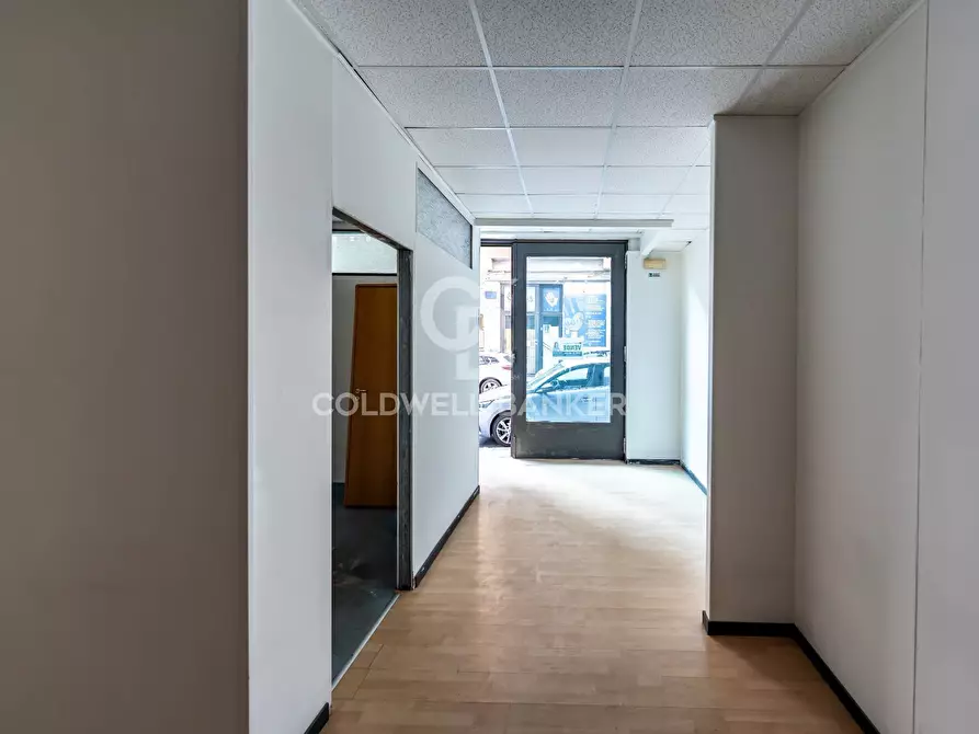 Immagine 12 di Locale commerciale in vendita  in Via Piemonte 20-22 a Acireale