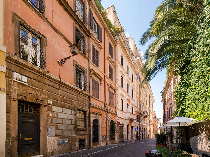 Immagine 8 di Attico in vendita  in Via Degli Zingari 47 a Roma