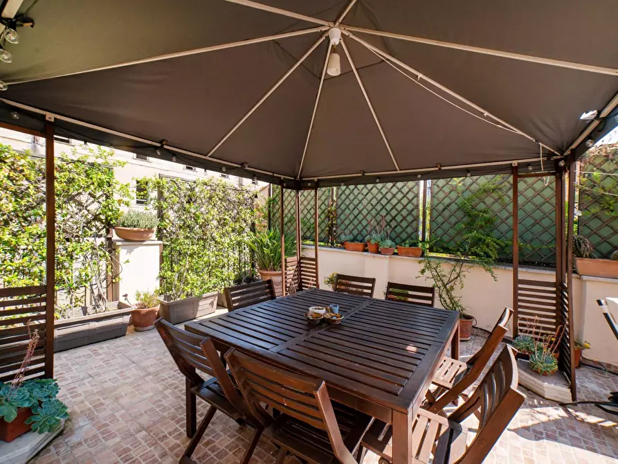 Immagine 3 di Attico in vendita  in Via Degli Zingari 47 a Roma