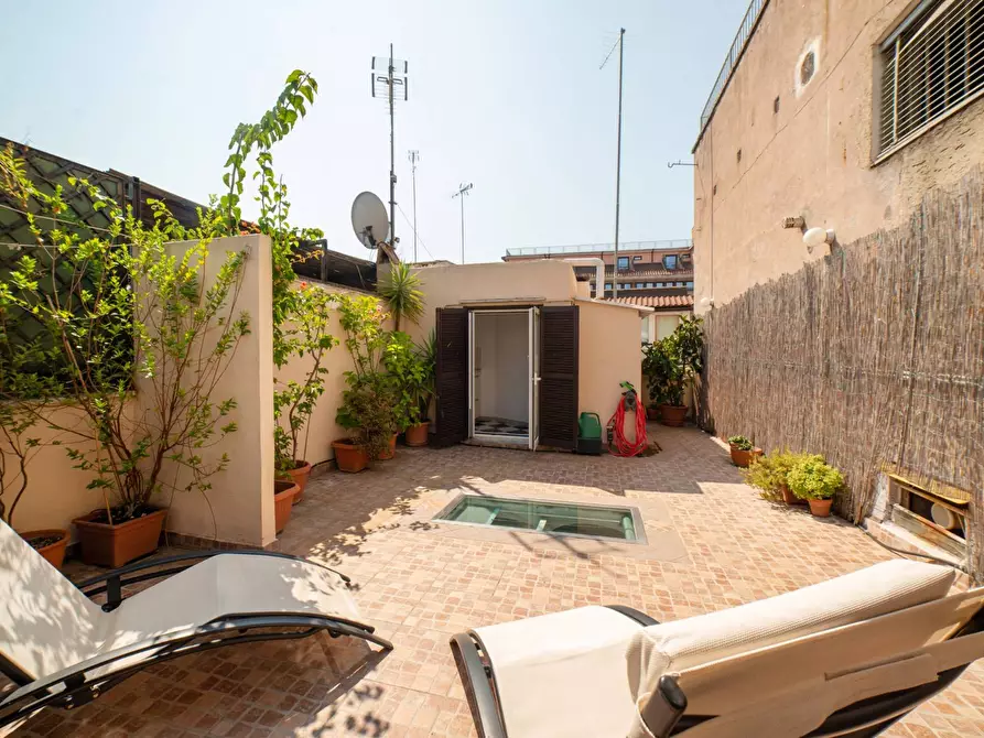 Immagine 6 di Attico in vendita  in Via Degli Zingari 47 a Roma