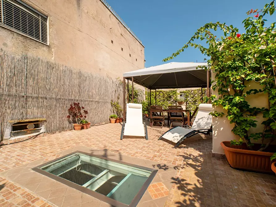 Immagine 2 di Attico in vendita  in Via Degli Zingari 47 a Roma