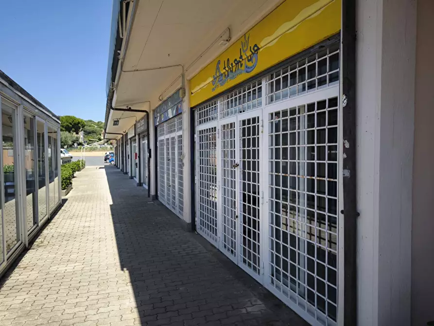 Immagine 10 di Negozio in vendita  in VIA OCEANO PACIFICO a Santa Marinella