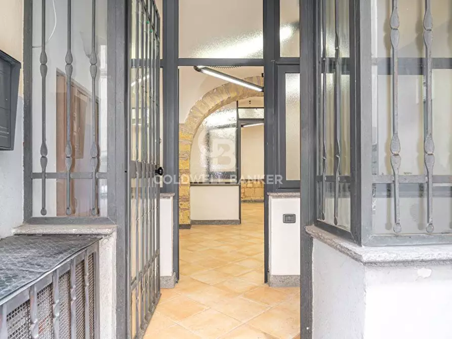 Immagine 1 di Locale commerciale in vendita  in Via dello Statuto 4 a Tarquinia