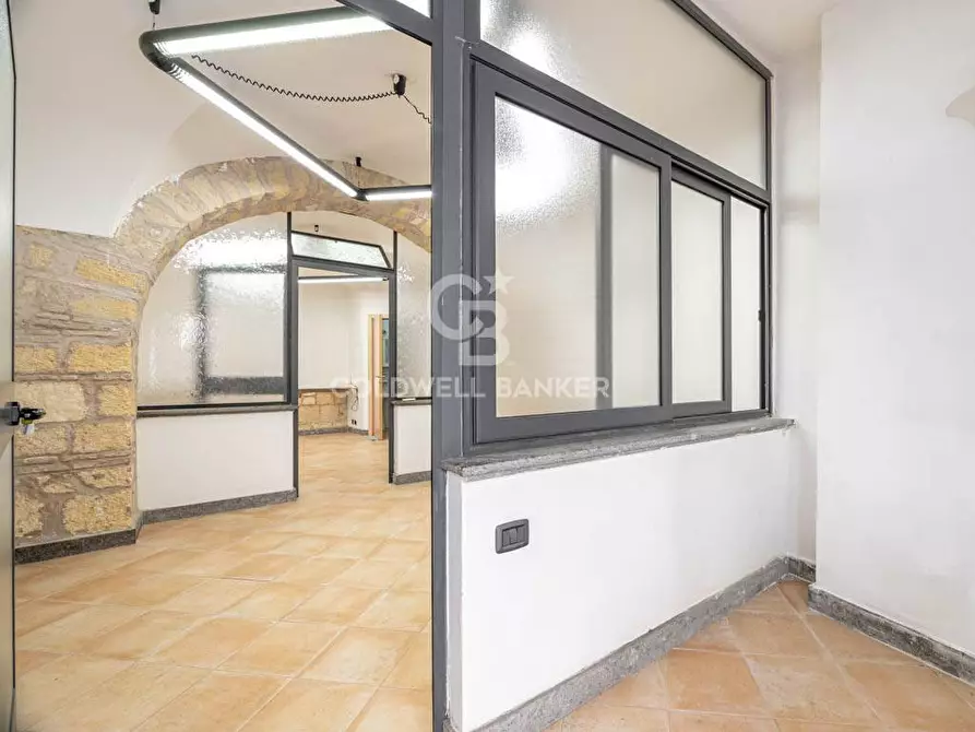 Immagine 2 di Locale commerciale in vendita  in Via dello Statuto 4 a Tarquinia
