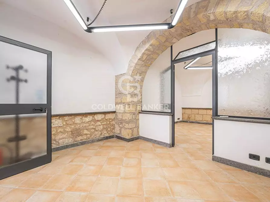 Immagine 4 di Locale commerciale in vendita  in Via dello Statuto 4 a Tarquinia