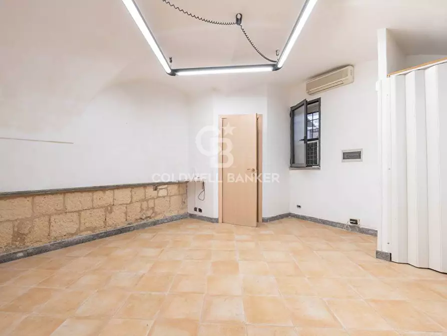 Immagine 9 di Locale commerciale in vendita  in Via dello Statuto 4 a Tarquinia