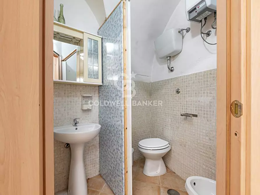 Immagine 10 di Locale commerciale in vendita  in Via dello Statuto 4 a Tarquinia