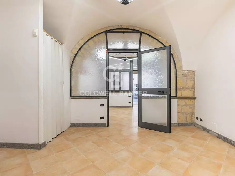 Immagine 12 di Locale commerciale in vendita  in Via dello Statuto 4 a Tarquinia