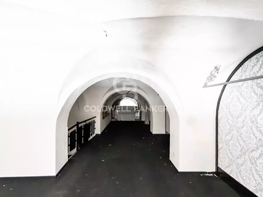 Immagine 4 di Locale commerciale in vendita  in Via G. Garibaldi 70 a Catania