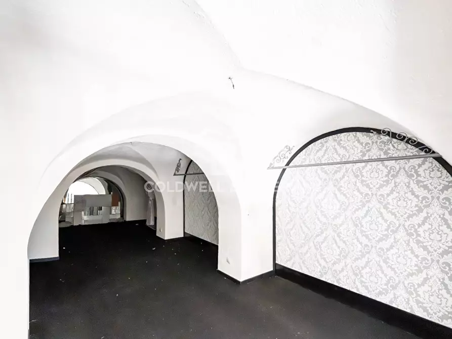 Immagine 5 di Locale commerciale in vendita  in Via G. Garibaldi 70 a Catania