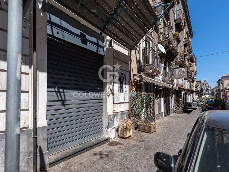 Immagine 8 di Locale commerciale in vendita  in Via G. Garibaldi 70 a Catania