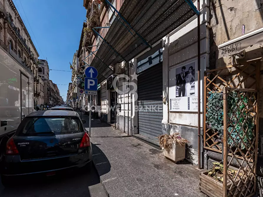Immagine 9 di Locale commerciale in vendita  in Via G. Garibaldi 70 a Catania