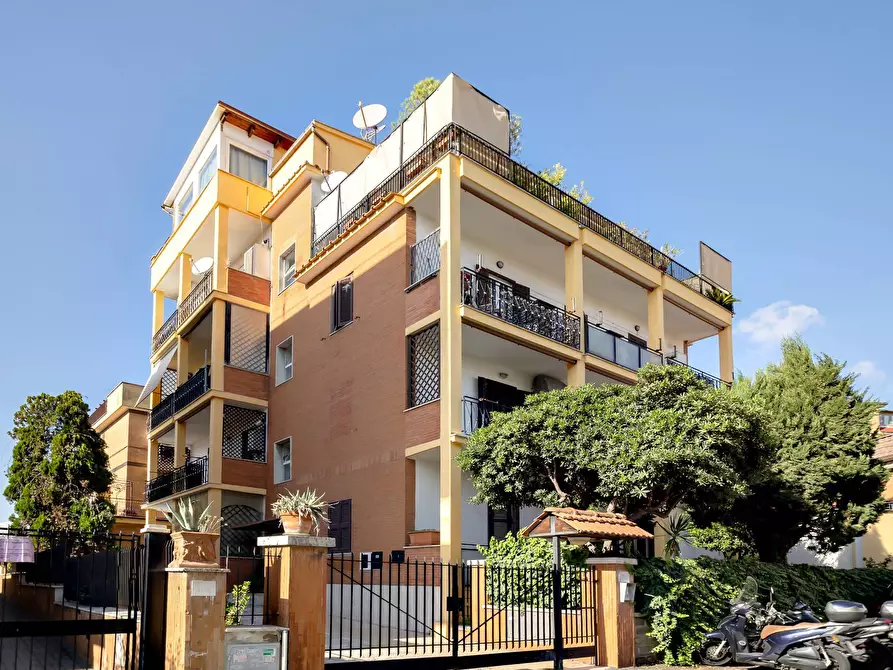 Immagine 1 di Appartamento in vendita  in Sampietrini 125 a Roma