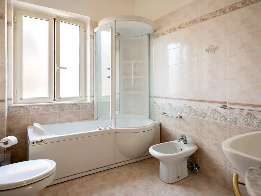 Immagine 17 di Appartamento in vendita  in Sampietrini 125 a Roma