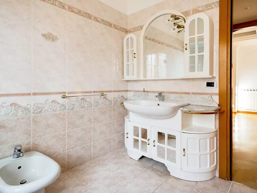 Immagine 20 di Appartamento in vendita  in Sampietrini 125 a Roma