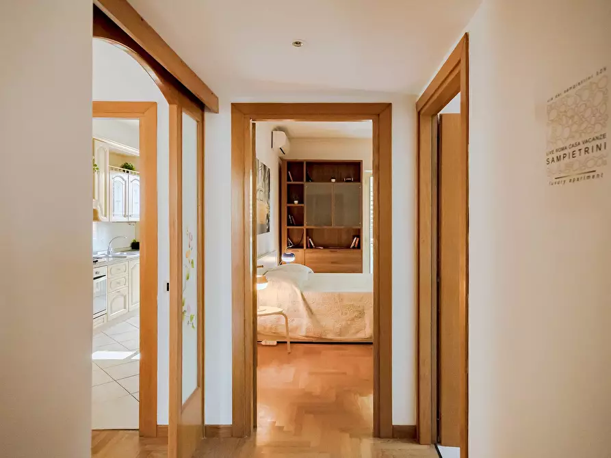 Immagine 22 di Appartamento in vendita  in Sampietrini 125 a Roma