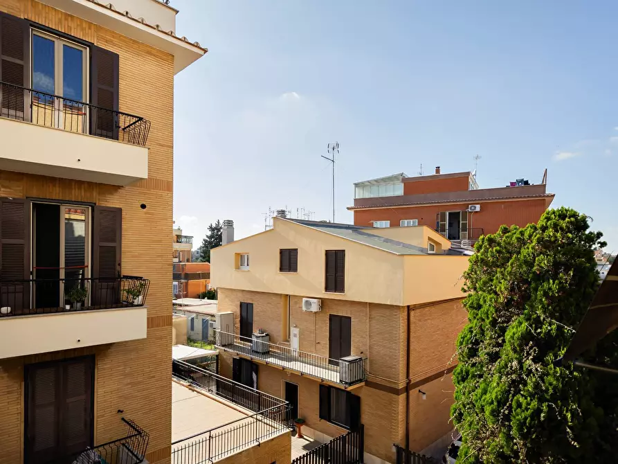 Immagine 26 di Appartamento in vendita  in Sampietrini 125 a Roma