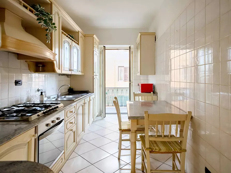 Immagine 28 di Appartamento in vendita  in Sampietrini 125 a Roma