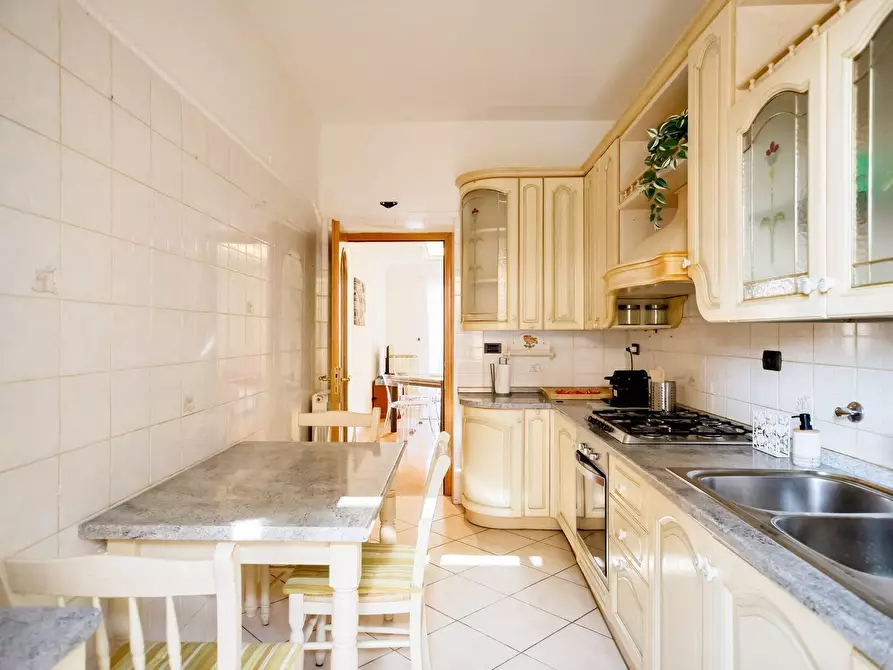 Immagine 31 di Appartamento in vendita  in Sampietrini 125 a Roma