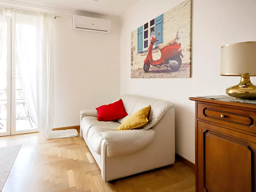 Immagine 36 di Appartamento in vendita  in Sampietrini 125 a Roma