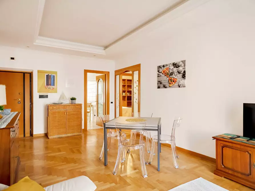 Immagine 37 di Appartamento in vendita  in Sampietrini 125 a Roma