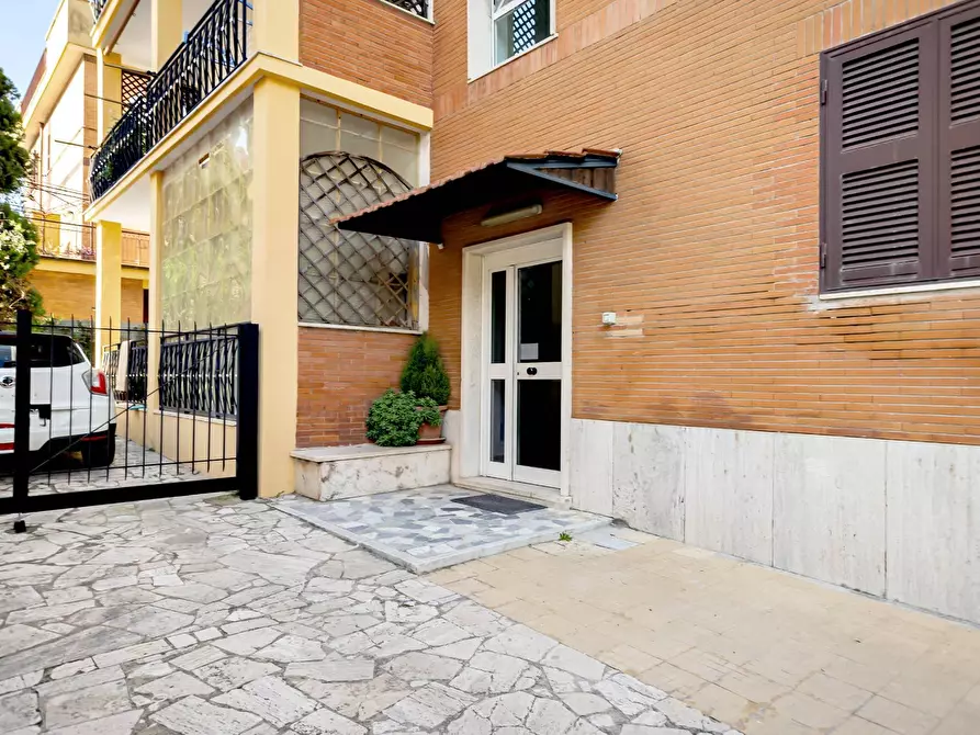 Immagine 50 di Appartamento in vendita  in Sampietrini 125 a Roma