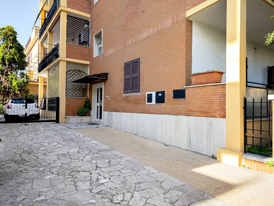 Immagine 51 di Appartamento in vendita  in Sampietrini 125 a Roma