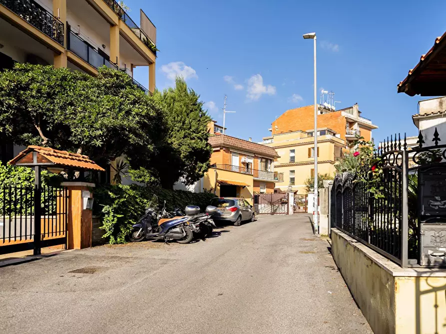 Immagine 52 di Appartamento in vendita  in Sampietrini 125 a Roma
