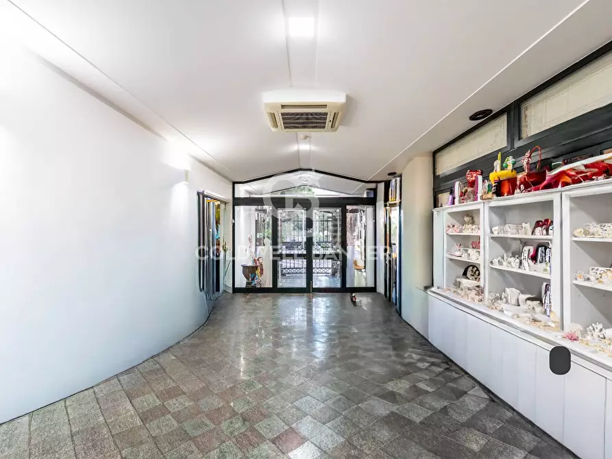 Immagine 5 di Locale commerciale in vendita  in Piazza Roma 11 a Milo