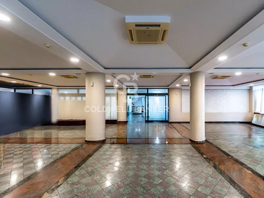 Immagine 9 di Locale commerciale in vendita  in Piazza Roma 11 a Milo