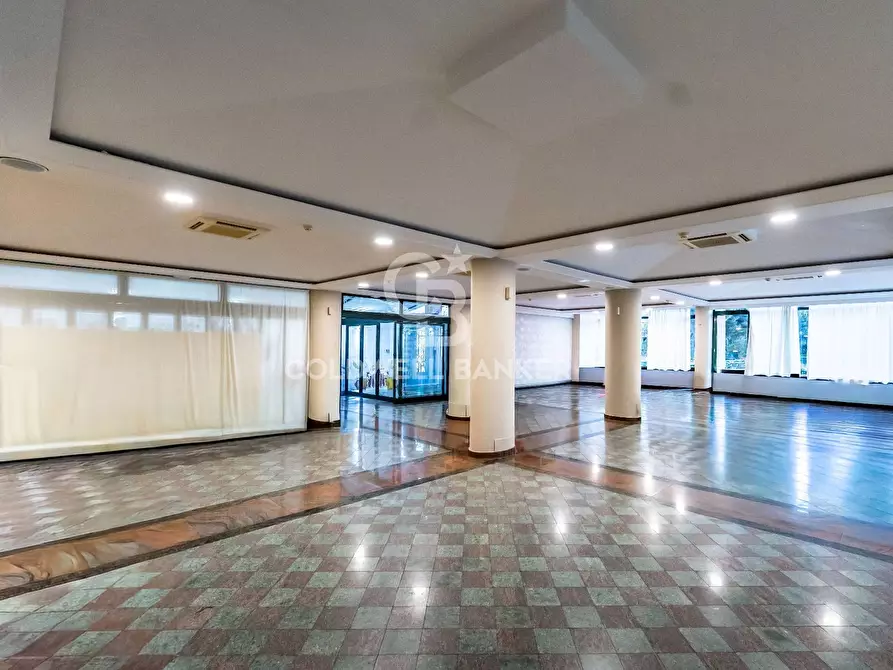 Immagine 10 di Locale commerciale in vendita  in Piazza Roma 11 a Milo