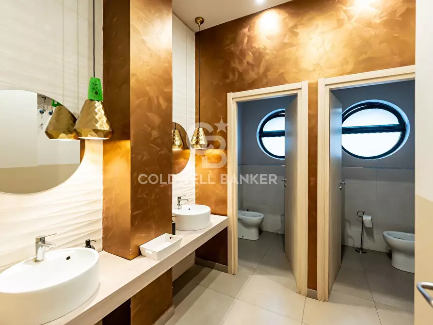 Immagine 13 di Locale commerciale in vendita  in Piazza Roma 11 a Milo