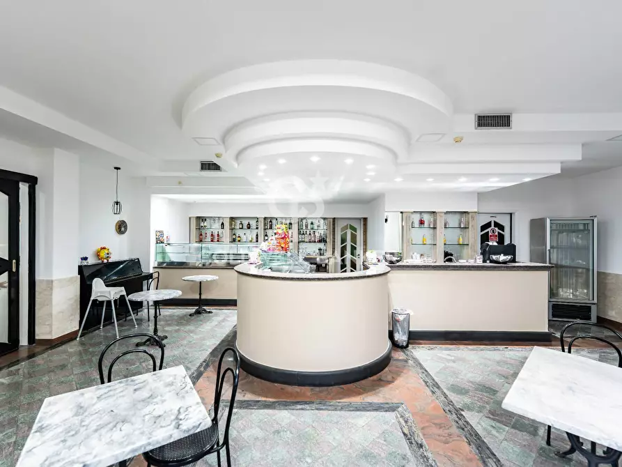 Immagine 15 di Locale commerciale in vendita  in Piazza Roma 11 a Milo