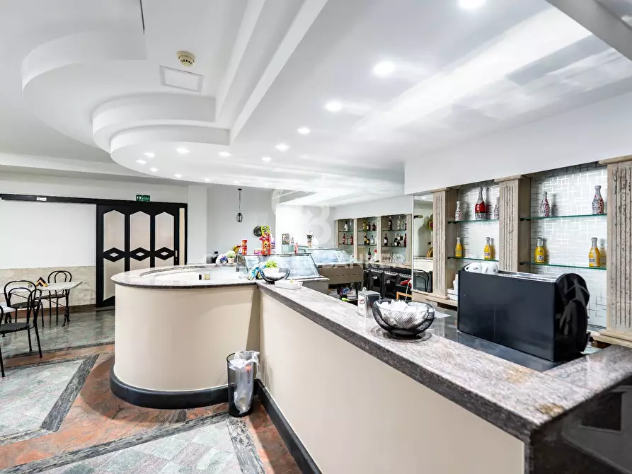 Immagine 16 di Locale commerciale in vendita  in Piazza Roma 11 a Milo