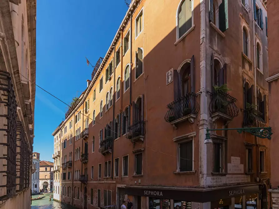 Immagine 40 di Appartamento in vendita  in Salizada Cannaregio - San Giovanni Grisostomo 5783 a Venezia