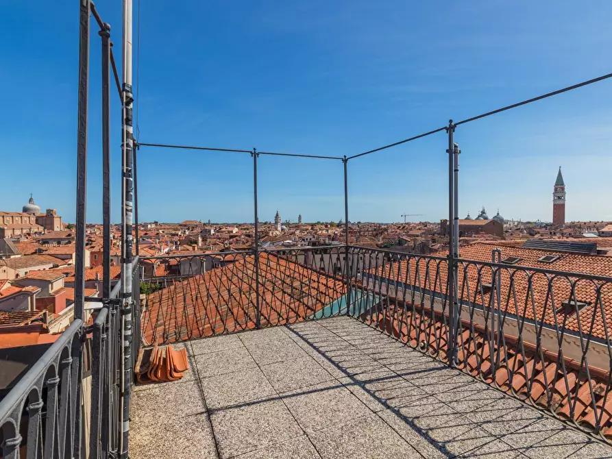 Immagine 31 di Appartamento in vendita  in Salizada Cannaregio - San Giovanni Grisostomo 5783 a Venezia