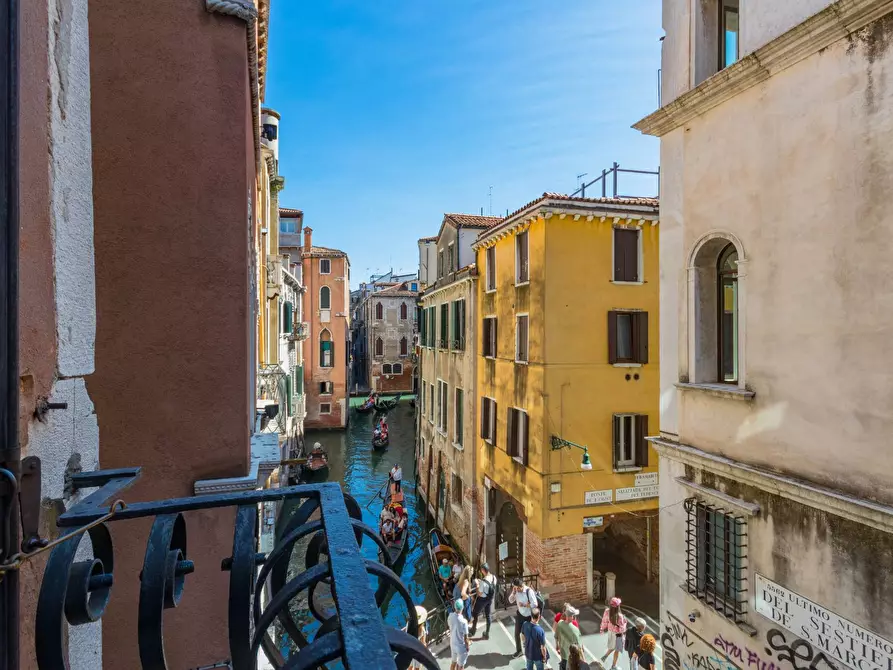 Immagine 39 di Appartamento in vendita  in Salizada Cannaregio - San Giovanni Grisostomo 5783 a Venezia