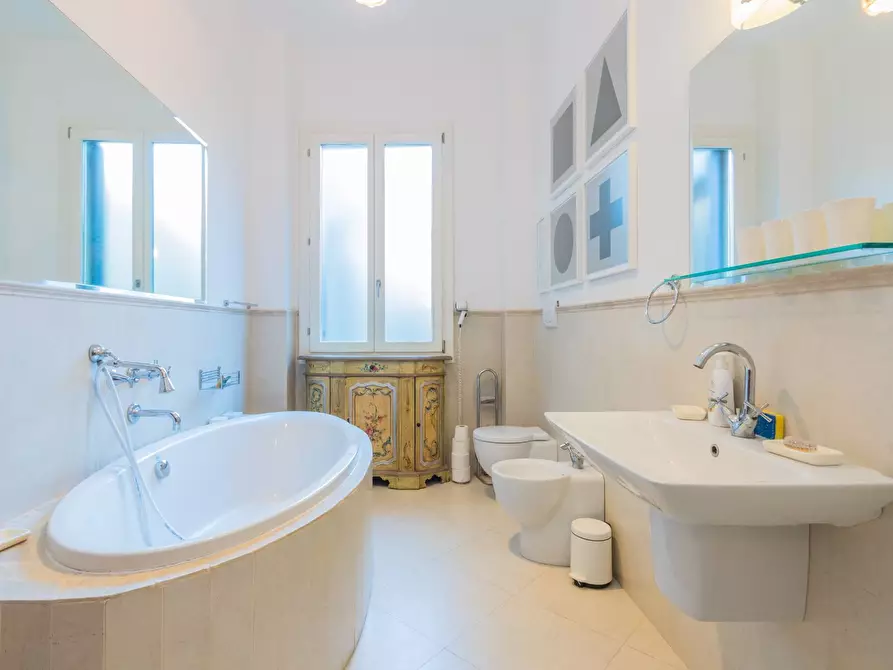 Immagine 22 di Appartamento in vendita  in Salizada Cannaregio - San Giovanni Grisostomo 5783 a Venezia