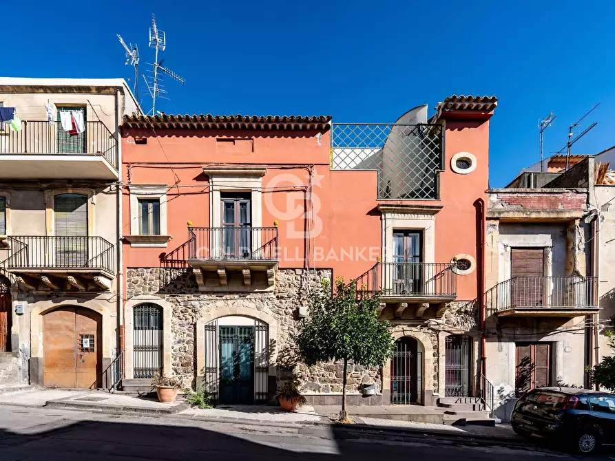 Immagine 2 di Palazzo in vendita  in Corso XX Settembre 80-82-84-86 a Militello In Val Di Catania