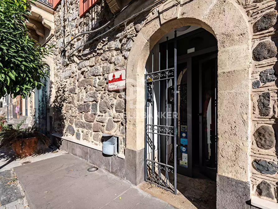 Immagine 3 di Palazzo in vendita  in Corso XX Settembre 80-82-84-86 a Militello In Val Di Catania