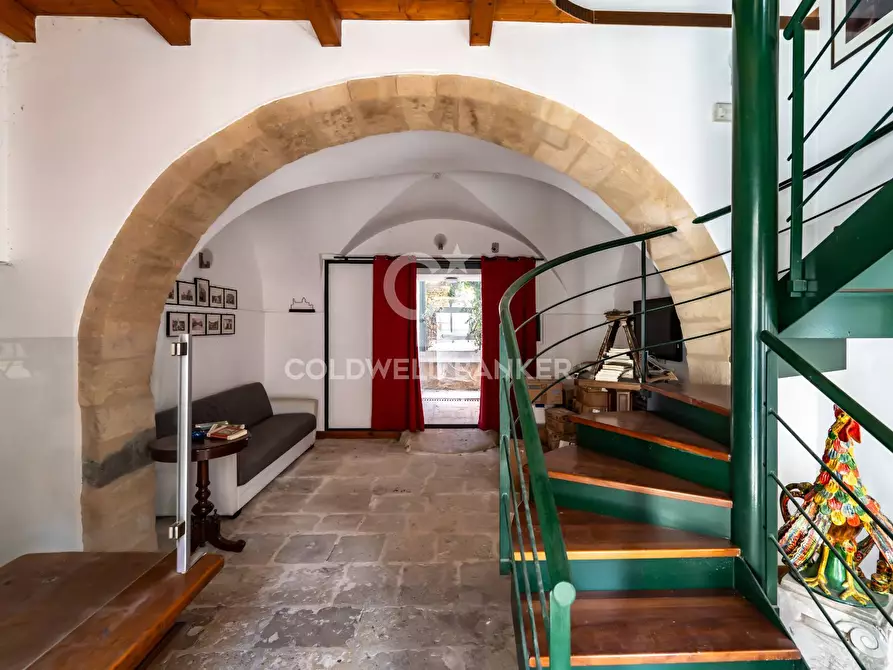 Immagine 4 di Palazzo in vendita  in Corso XX Settembre 80-82-84-86 a Militello In Val Di Catania