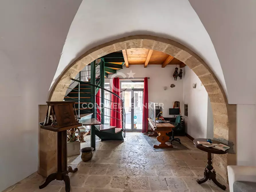 Immagine 6 di Palazzo in vendita  in Corso XX Settembre 80-82-84-86 a Militello In Val Di Catania